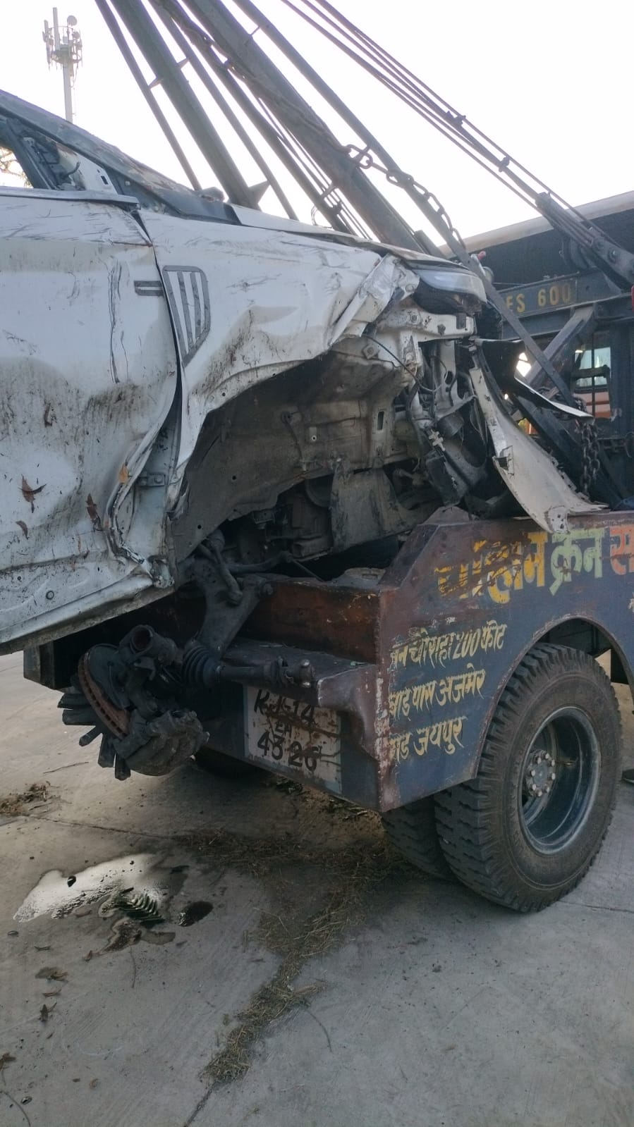 Hydra crane service in Jaipur for vehicle recovery and heavy lifting by Chouhan Crane Service